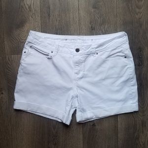 Jennifer Lopez boyfriend white denim short